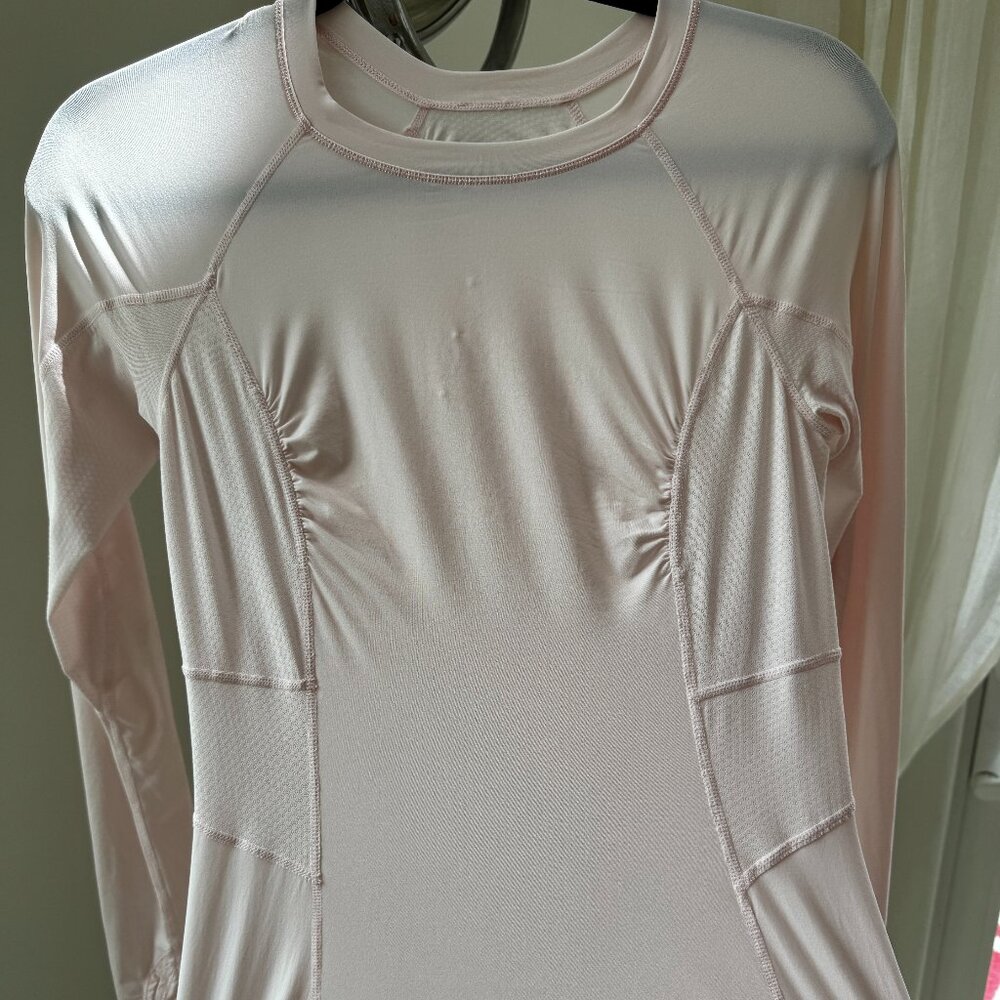 Rare LuLu Lemon Pink Long Sleeve top:  NWOT. Work Out